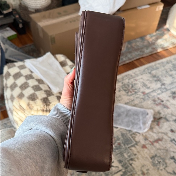 Elegant Brown Suede Shoulder Bag - Picture 5 of 9